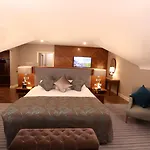 Vaughan 4*