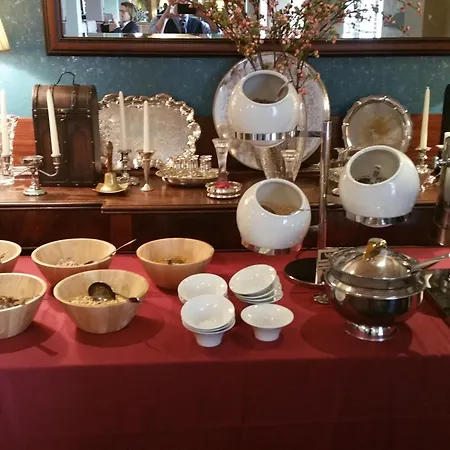 Vaughan 4* להינץ'