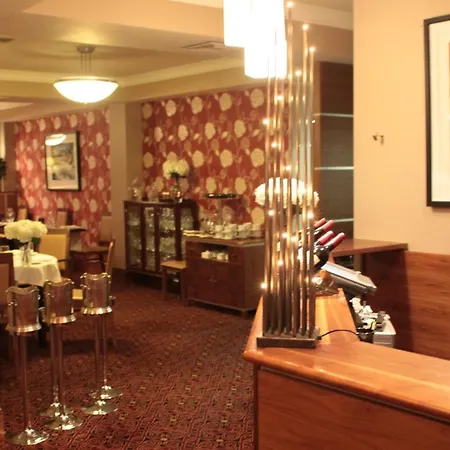 Vaughan Hotel